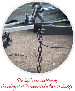 The lights are working &  the safety chain is connected with a D shackle.